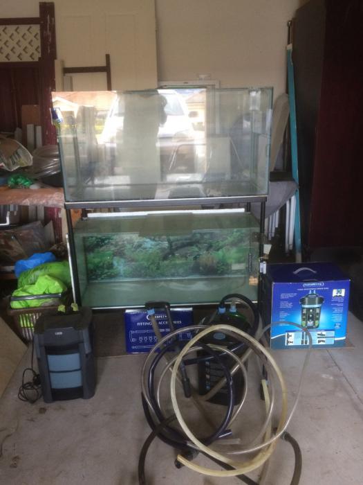 F.S -QTY TWO 3FT FISH TANKS BOTH ON METAL STAND,+ 2 can $150