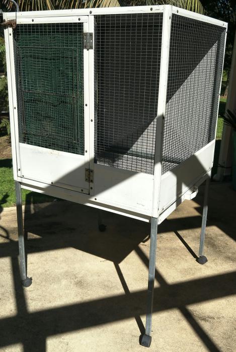 VERANDAH AVIARY-IN GOOD CLEAN CONDITION WITH LOCKABLE WHEELS